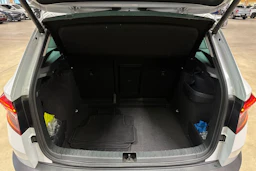 valkoinen Skoda Karoq 2020 kuva 33.