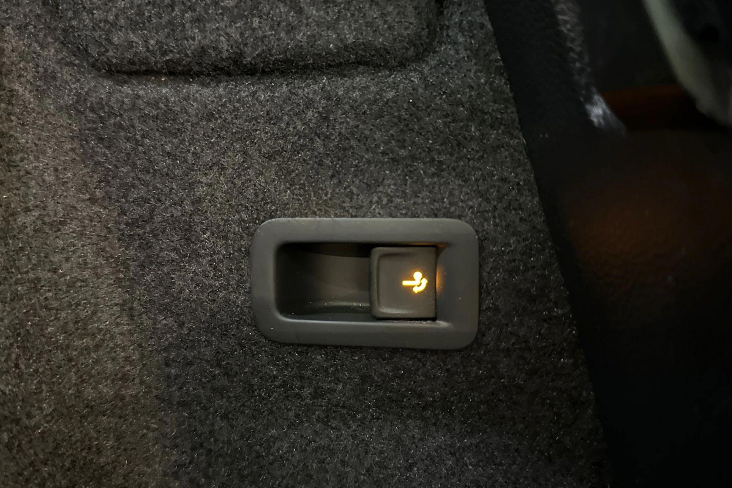 valkoinen Skoda Karoq 2020 kuva 34.