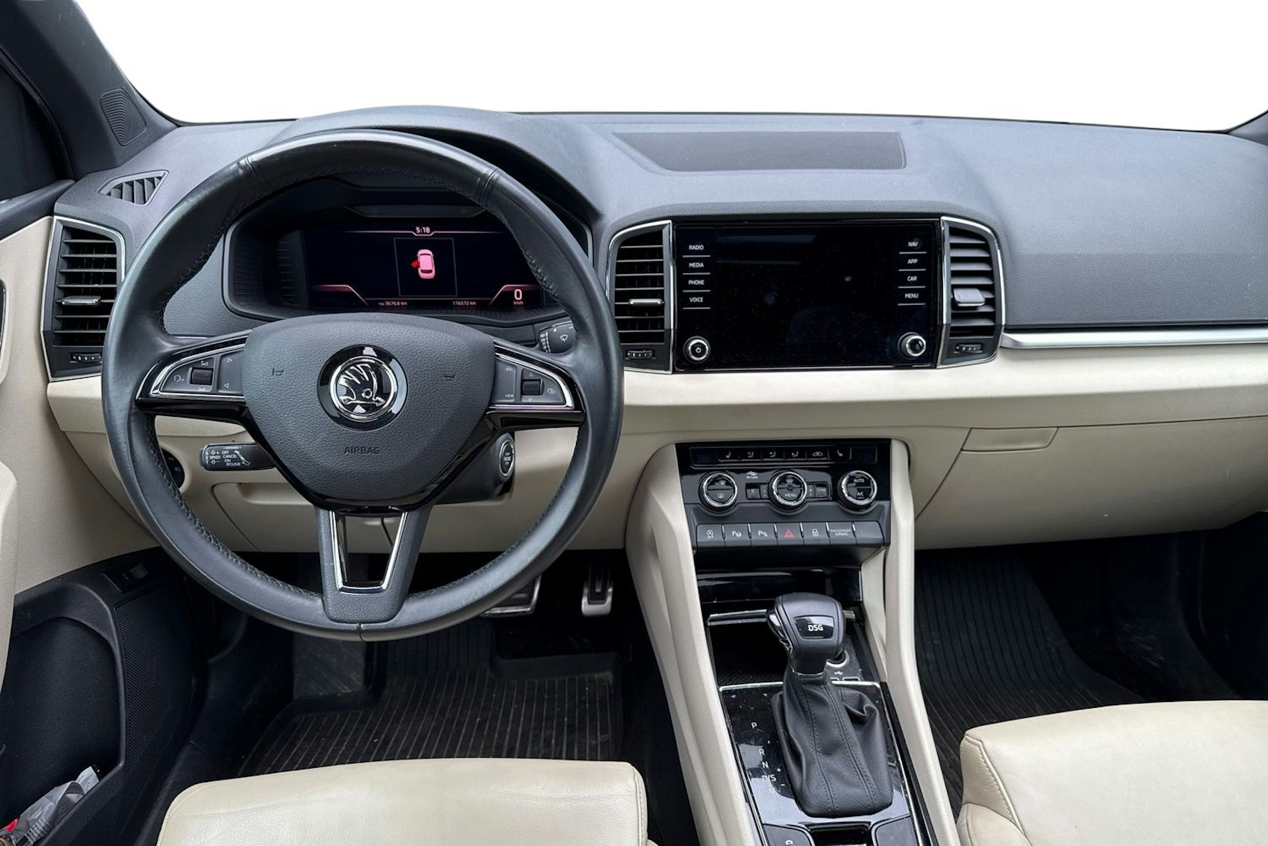harmaa Skoda Karoq 2020 kuva 3.