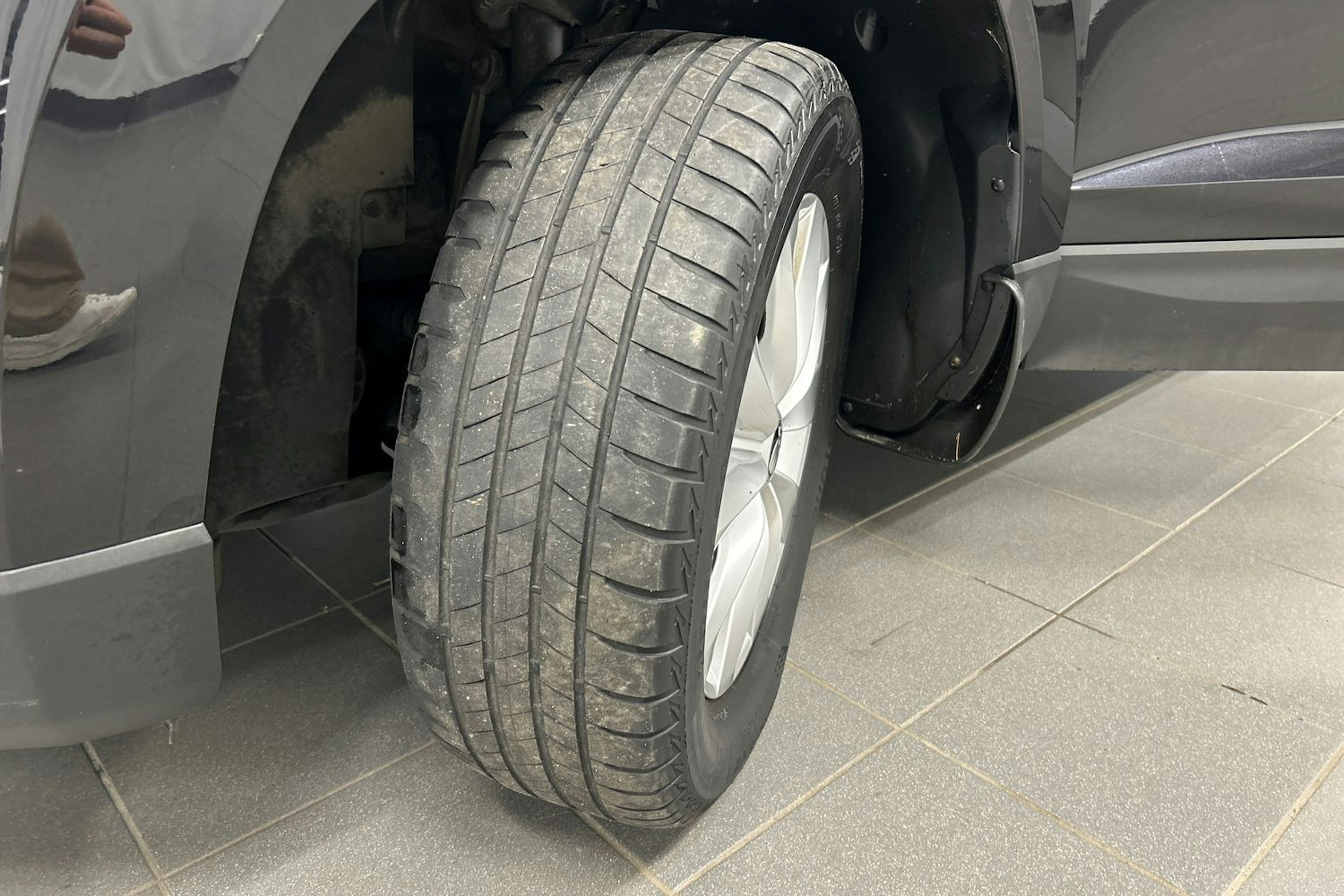 musta Skoda Karoq 2020 kuva 10.