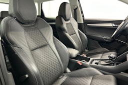musta Skoda Karoq 2020 kuva 13.