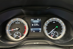 musta Skoda Karoq 2020 kuva 15.