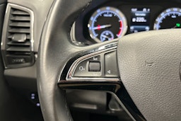 musta Skoda Karoq 2020 kuva 16.
