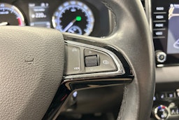musta Skoda Karoq 2020 kuva 17.