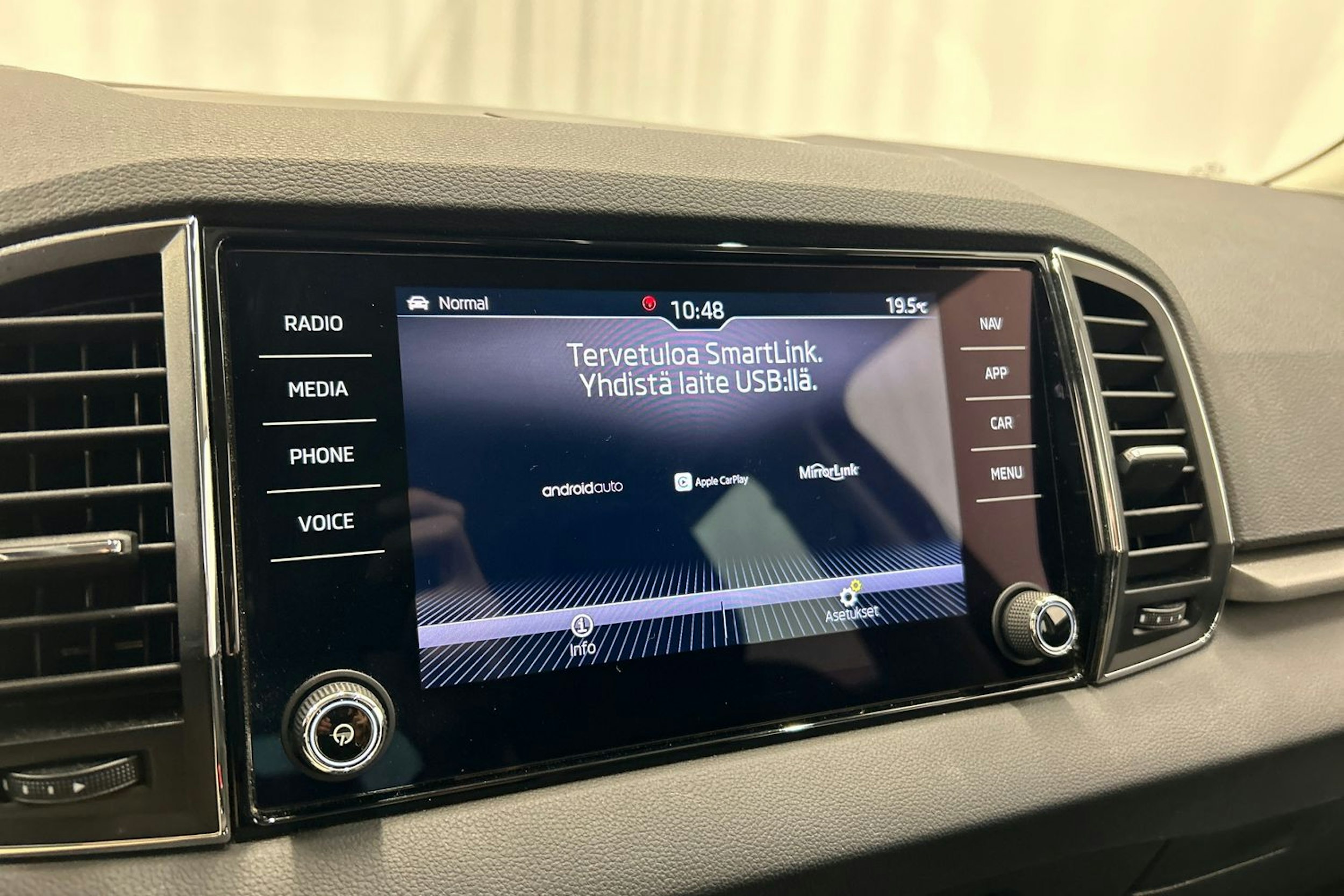 musta Skoda Karoq 2020 kuva 20.