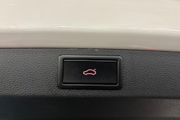 valkoinen Skoda Karoq 2020 kuva 15.