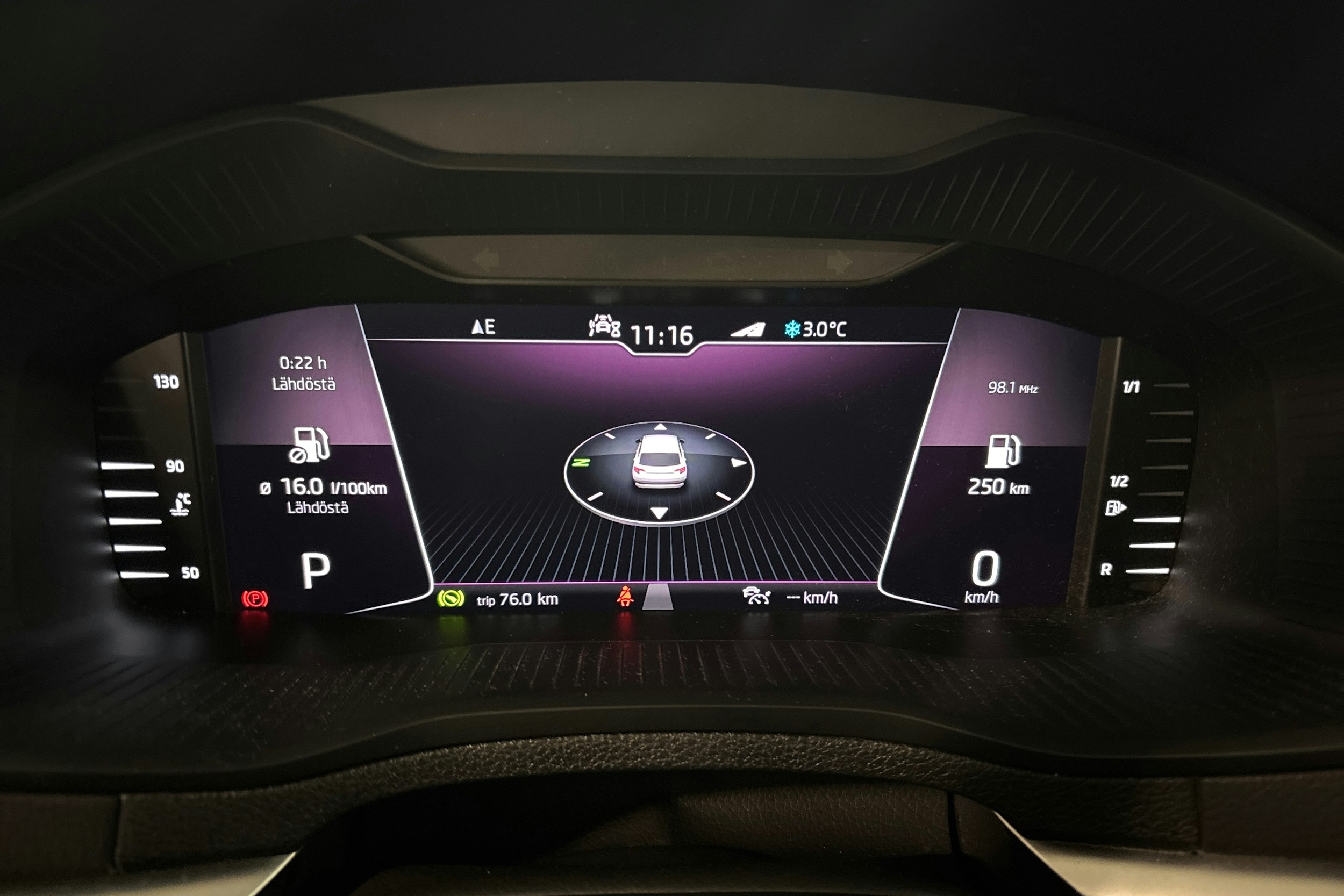 valkoinen Skoda Karoq 2020 kuva 20.