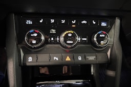 valkoinen Skoda Karoq 2020 kuva 21.