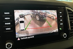 valkoinen Skoda Karoq 2020 kuva 22.