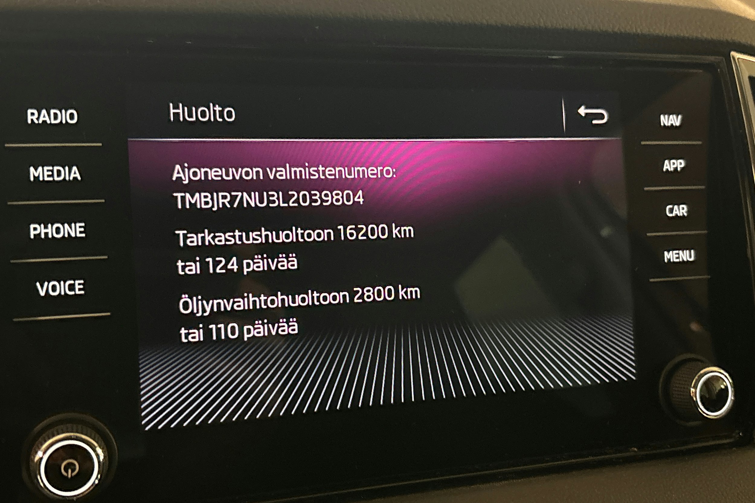 valkoinen Skoda Karoq 2020 kuva 24.