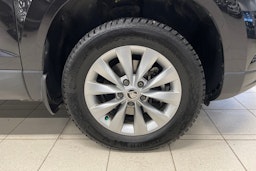 musta Skoda Karoq 2020 kuva 9.