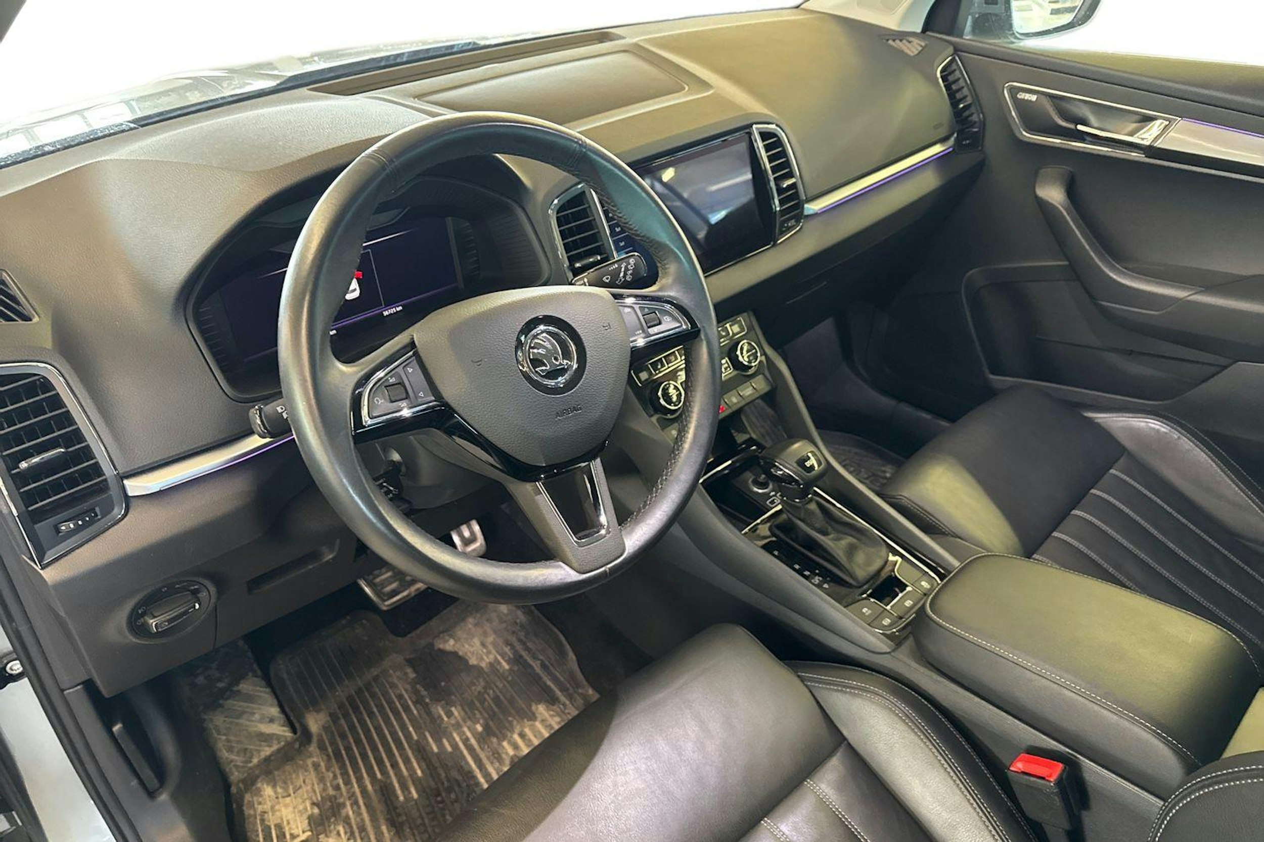 harmaa Skoda Karoq 2020 kuva 3.