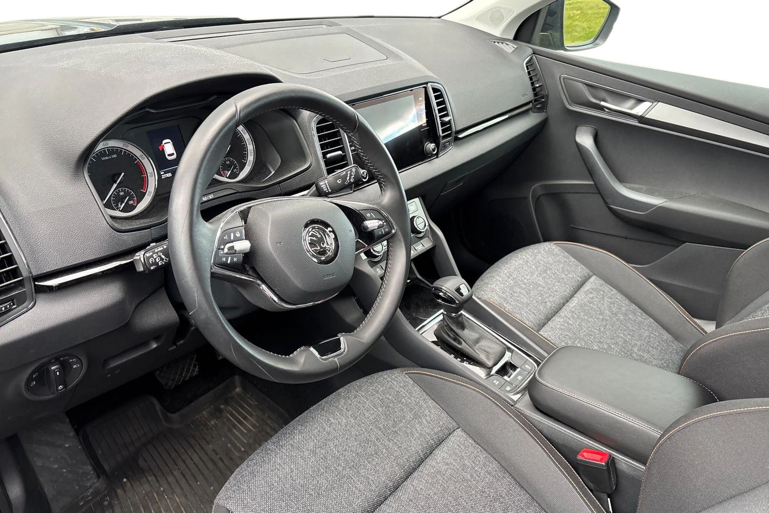 harmaa Skoda Karoq 2021 kuva 3.