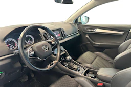 valkoinen Skoda Karoq 2021 kuva 3.