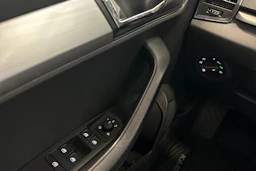 valkoinen Skoda Karoq 2021 kuva 14.