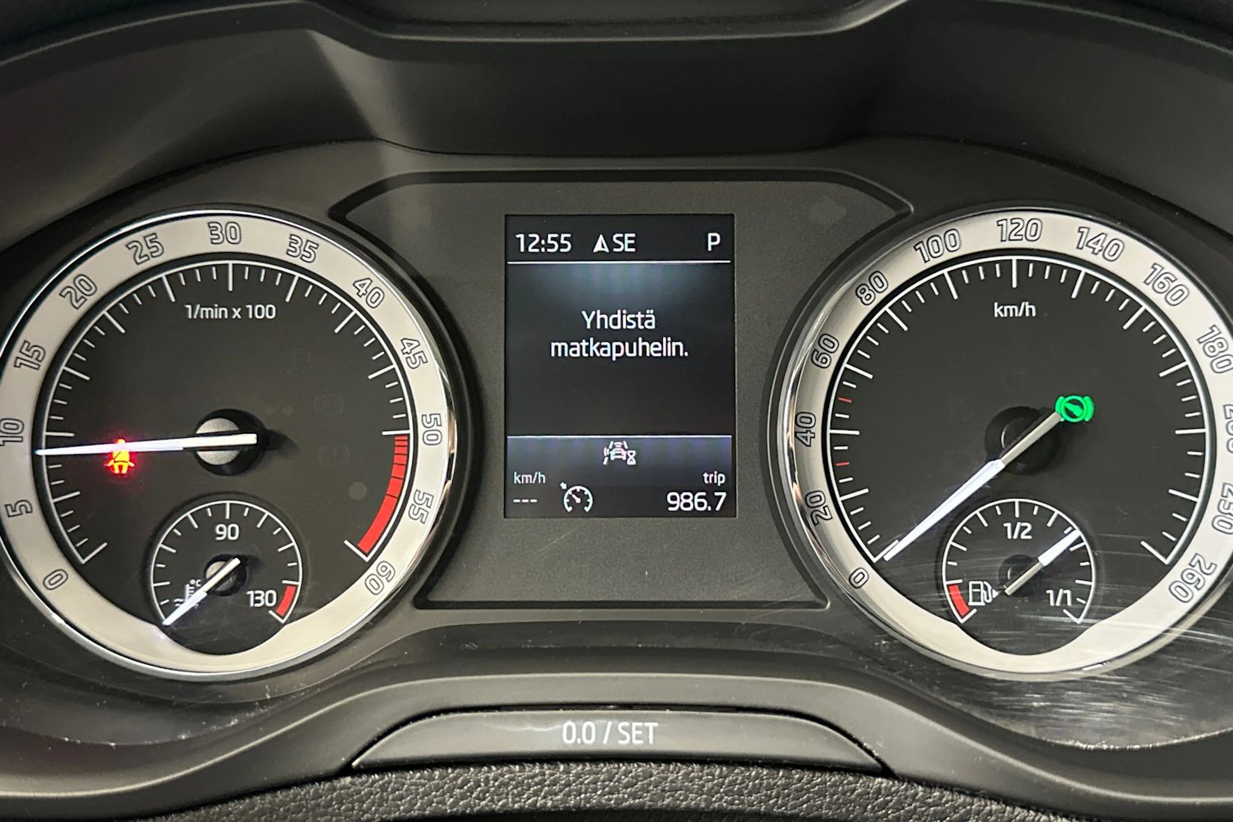 valkoinen Skoda Karoq 2021 kuva 18.