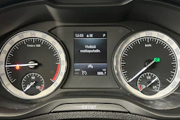 valkoinen Skoda Karoq 2021 kuva 18.