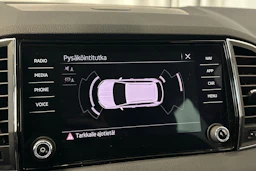 valkoinen Skoda Karoq 2021 kuva 23.