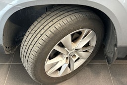 harmaa Skoda Karoq 2021 kuva 13.