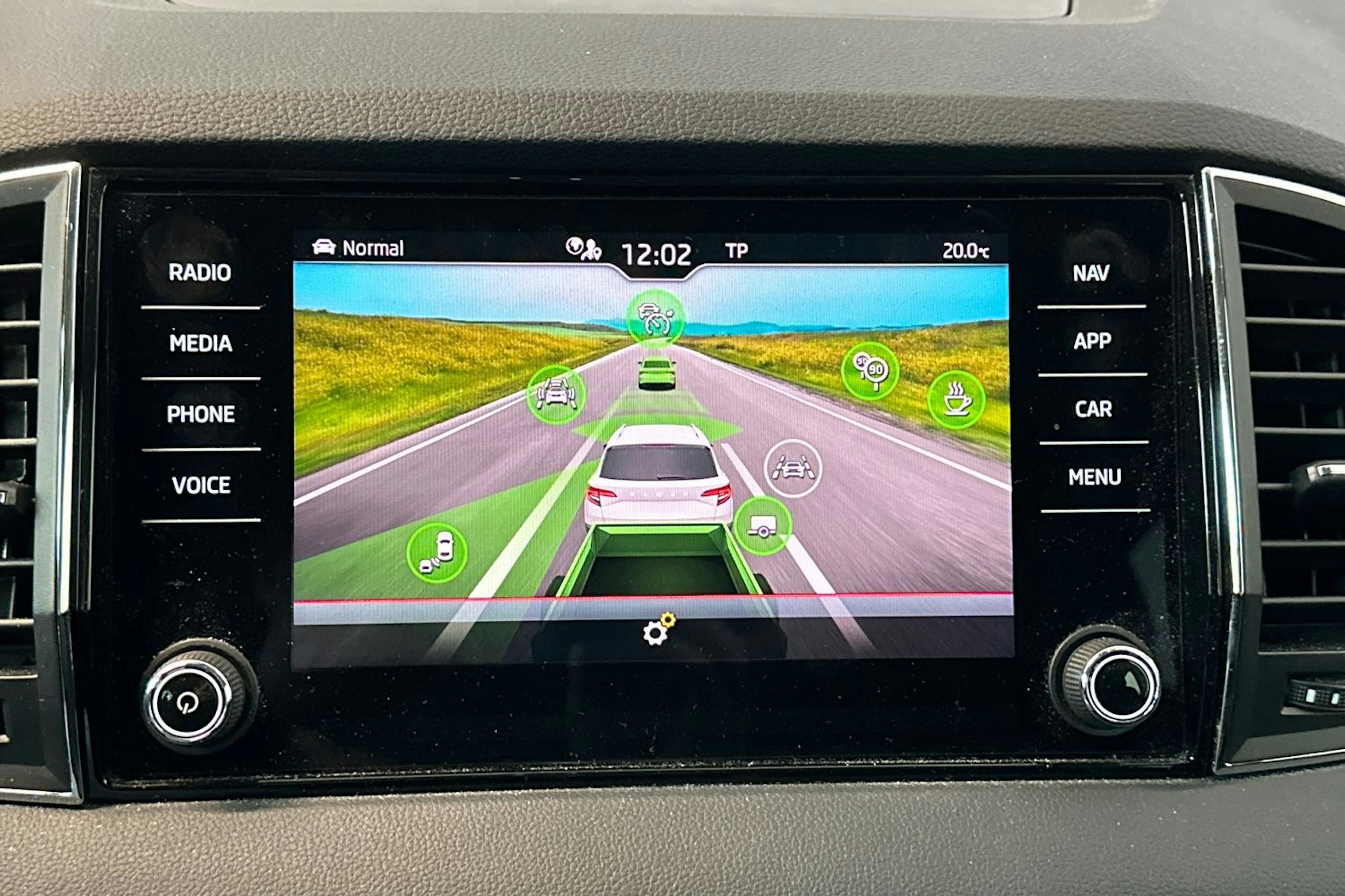 harmaa Skoda Karoq 2021 kuva 19.