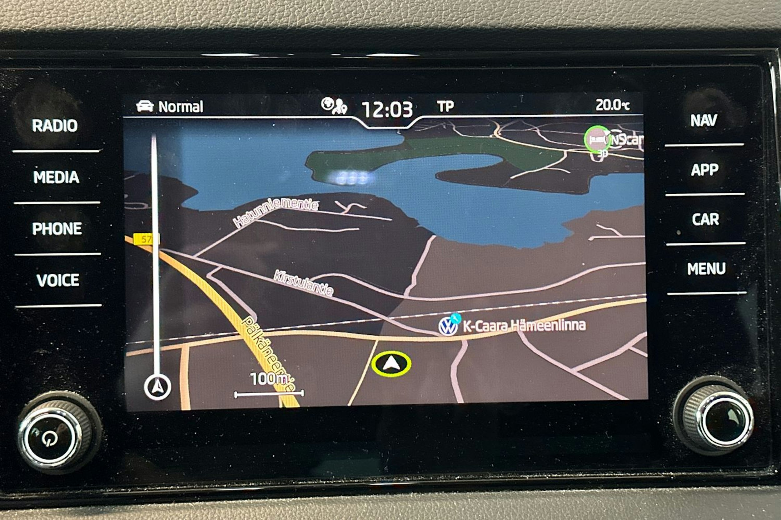 harmaa Skoda Karoq 2021 kuva 21.