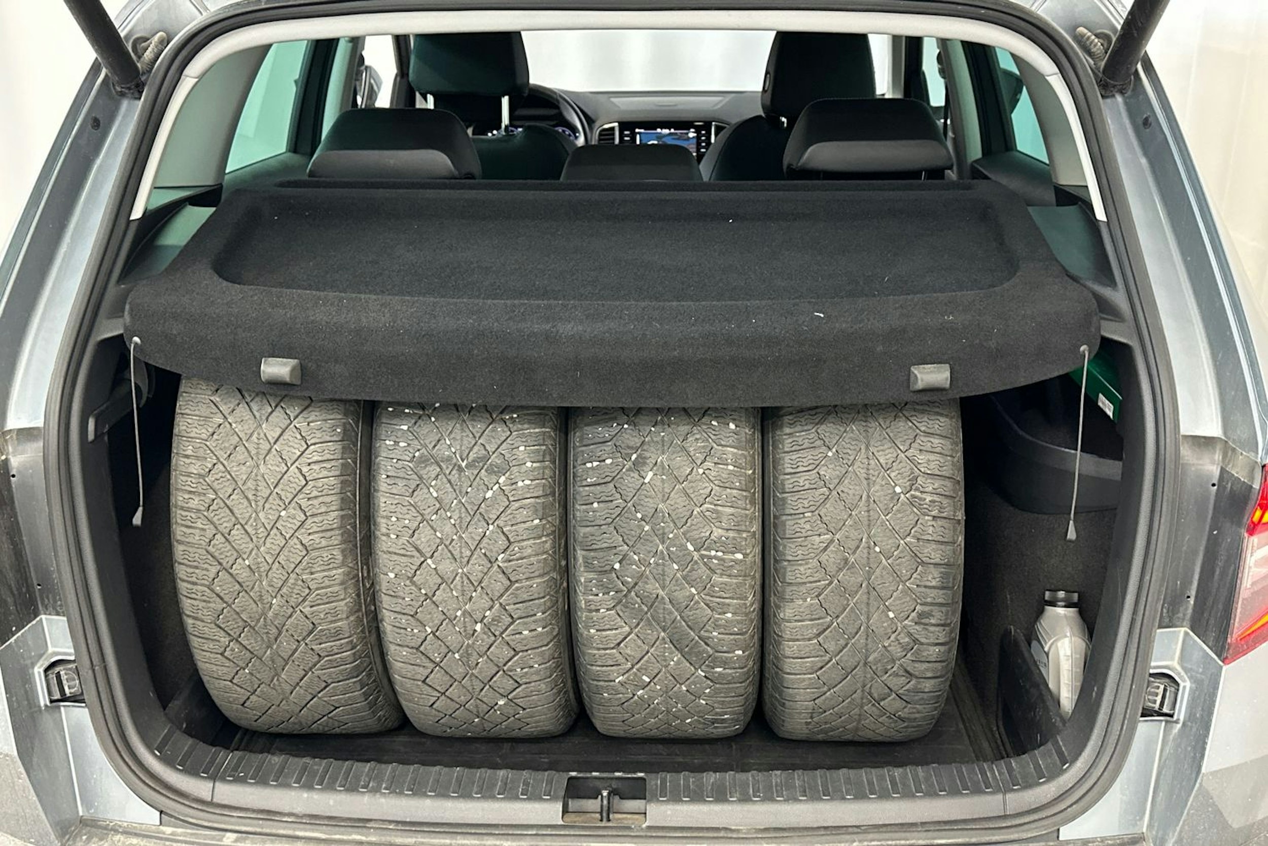 harmaa Skoda Karoq 2021 kuva 24.