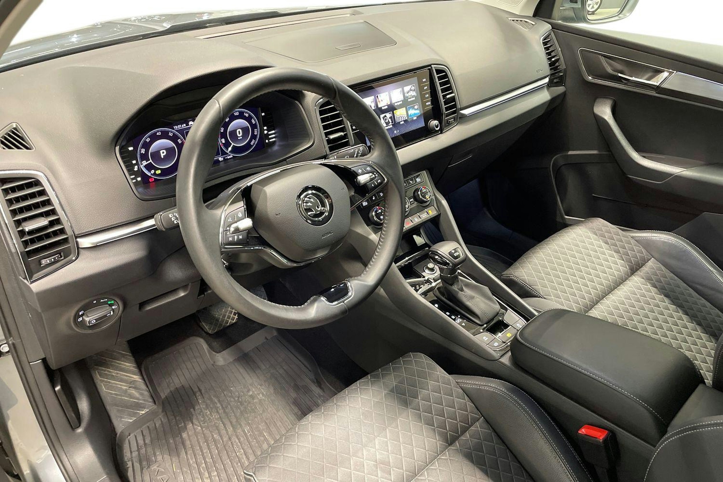 Harmaa Skoda KAROQ 2021 kuva 7.