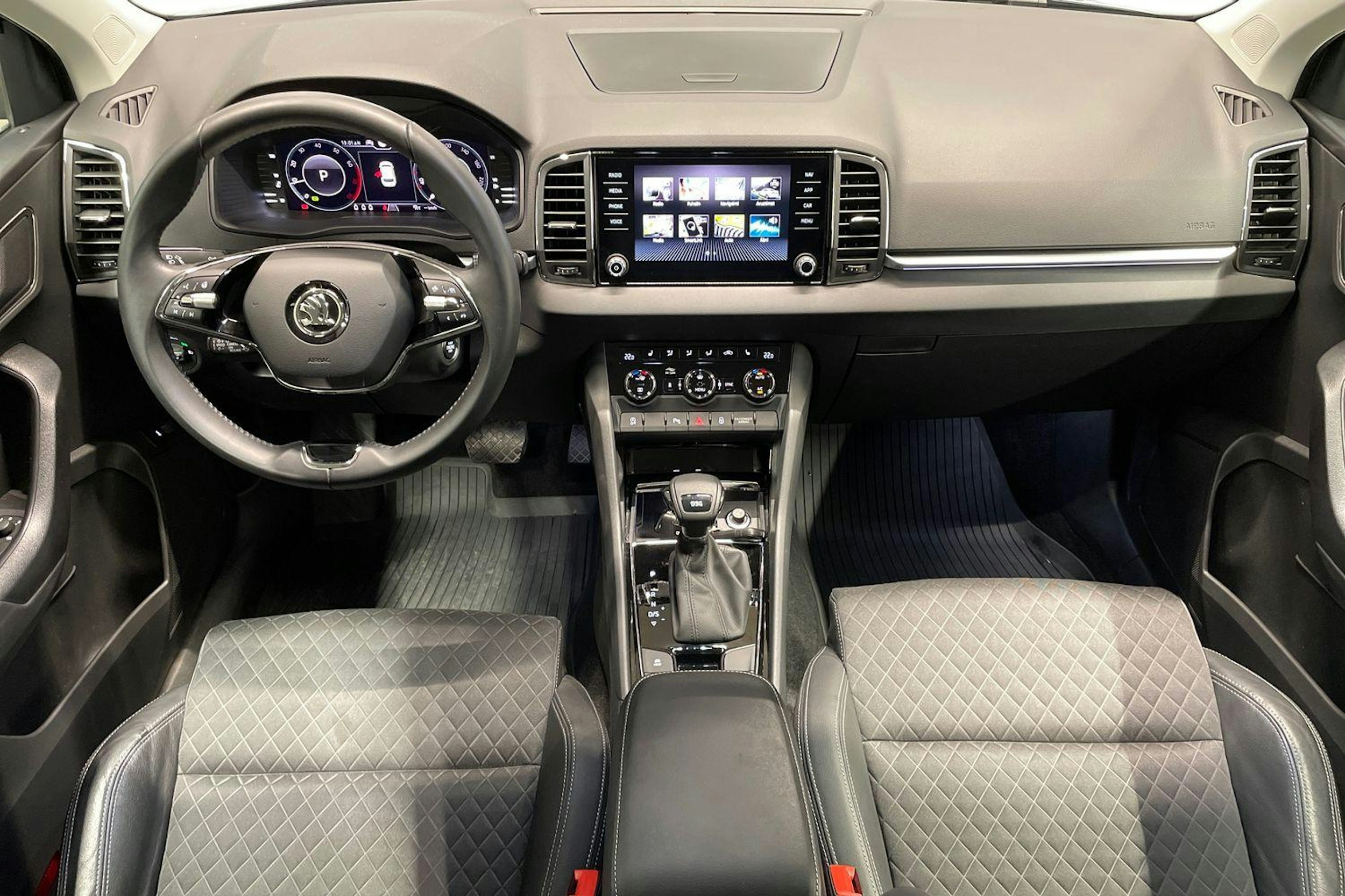 Harmaa Skoda KAROQ 2021 kuva 9.