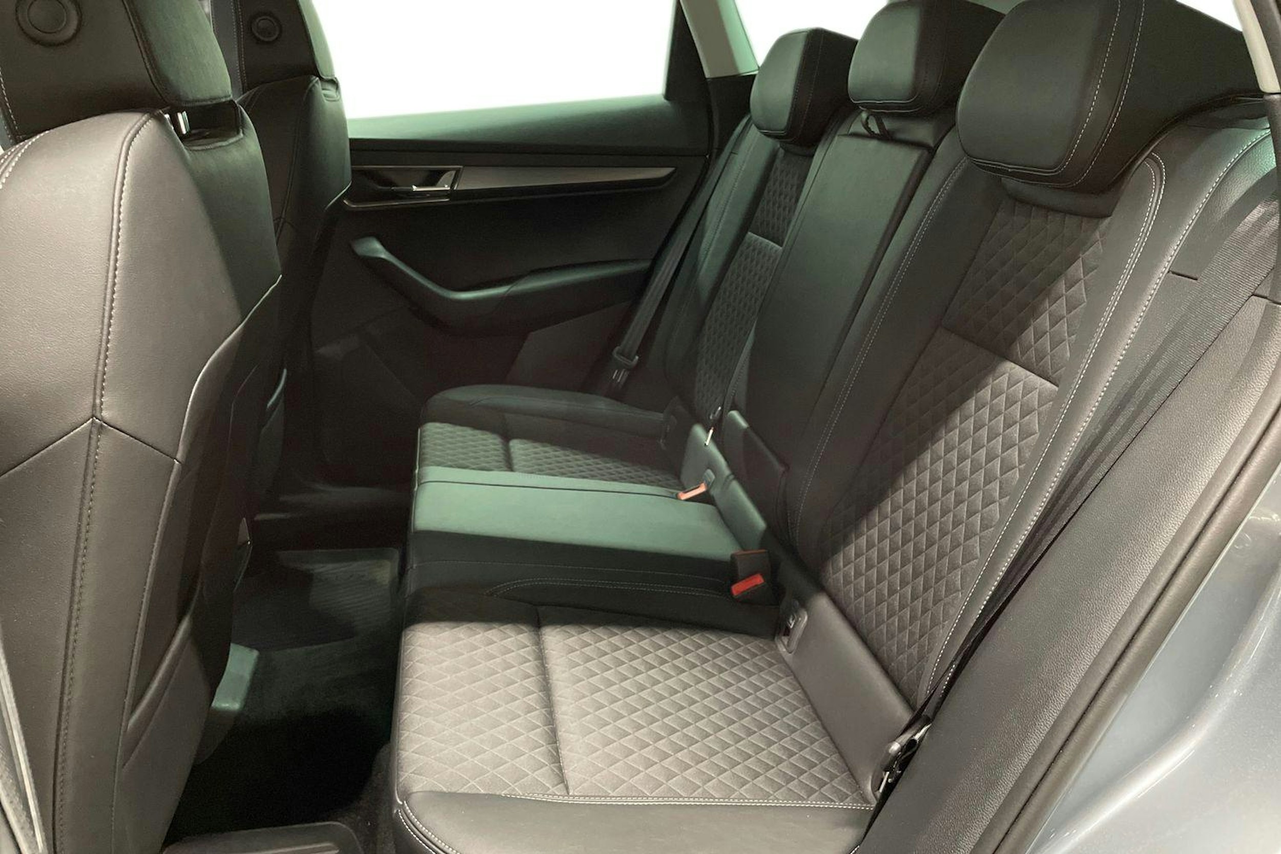 Harmaa Skoda KAROQ 2021 kuva 10.
