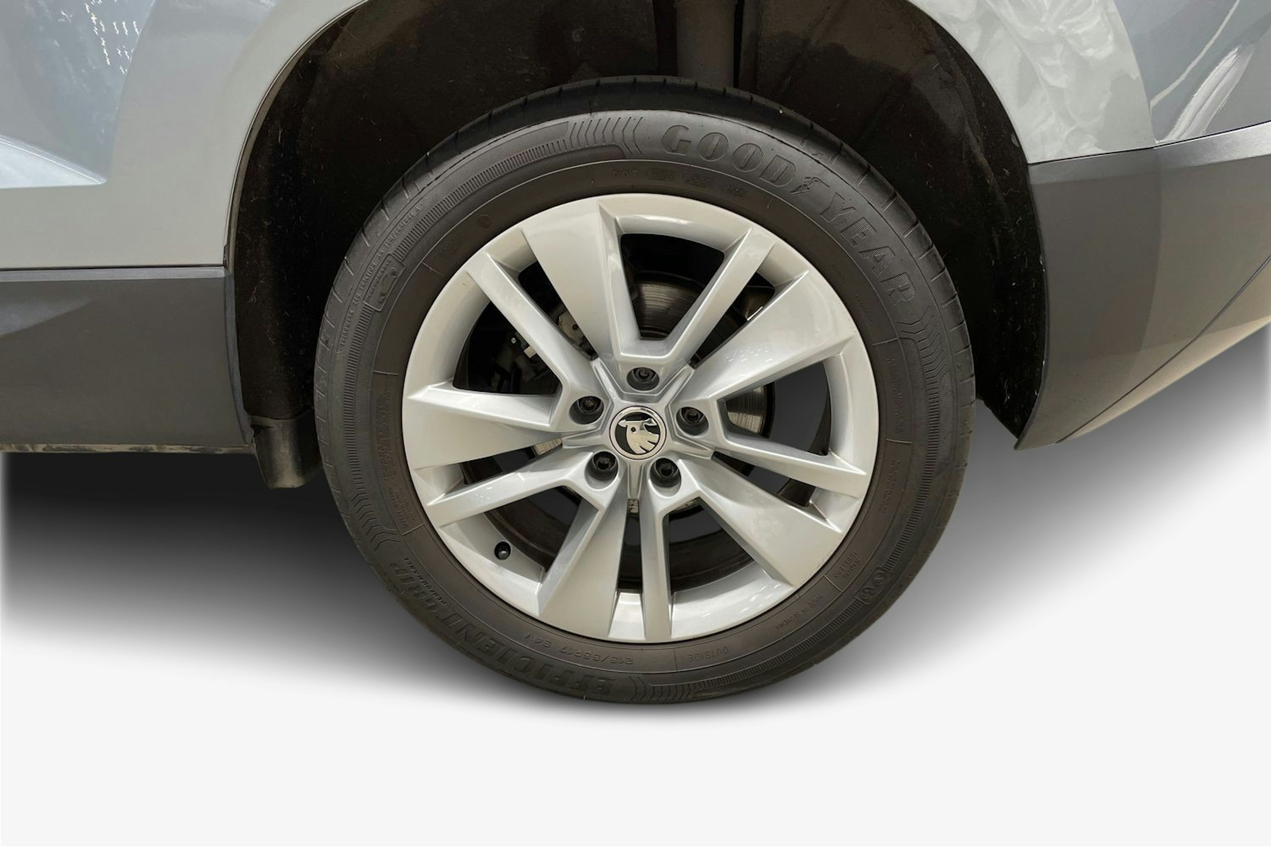 Harmaa Skoda KAROQ 2021 kuva 11.