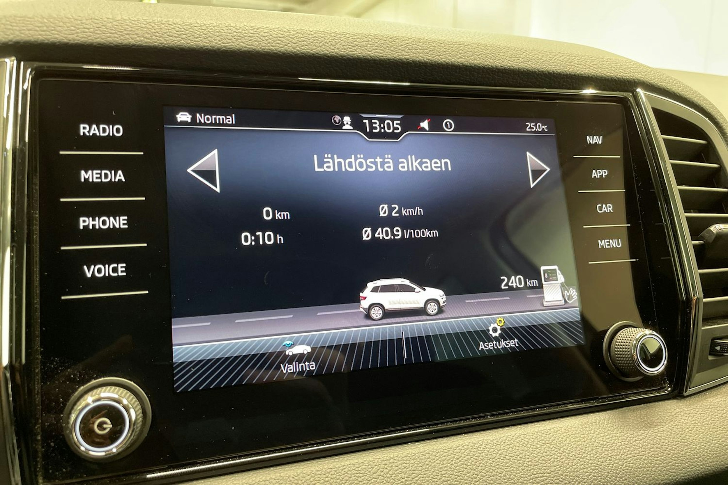 Harmaa Skoda KAROQ 2021 kuva 19.