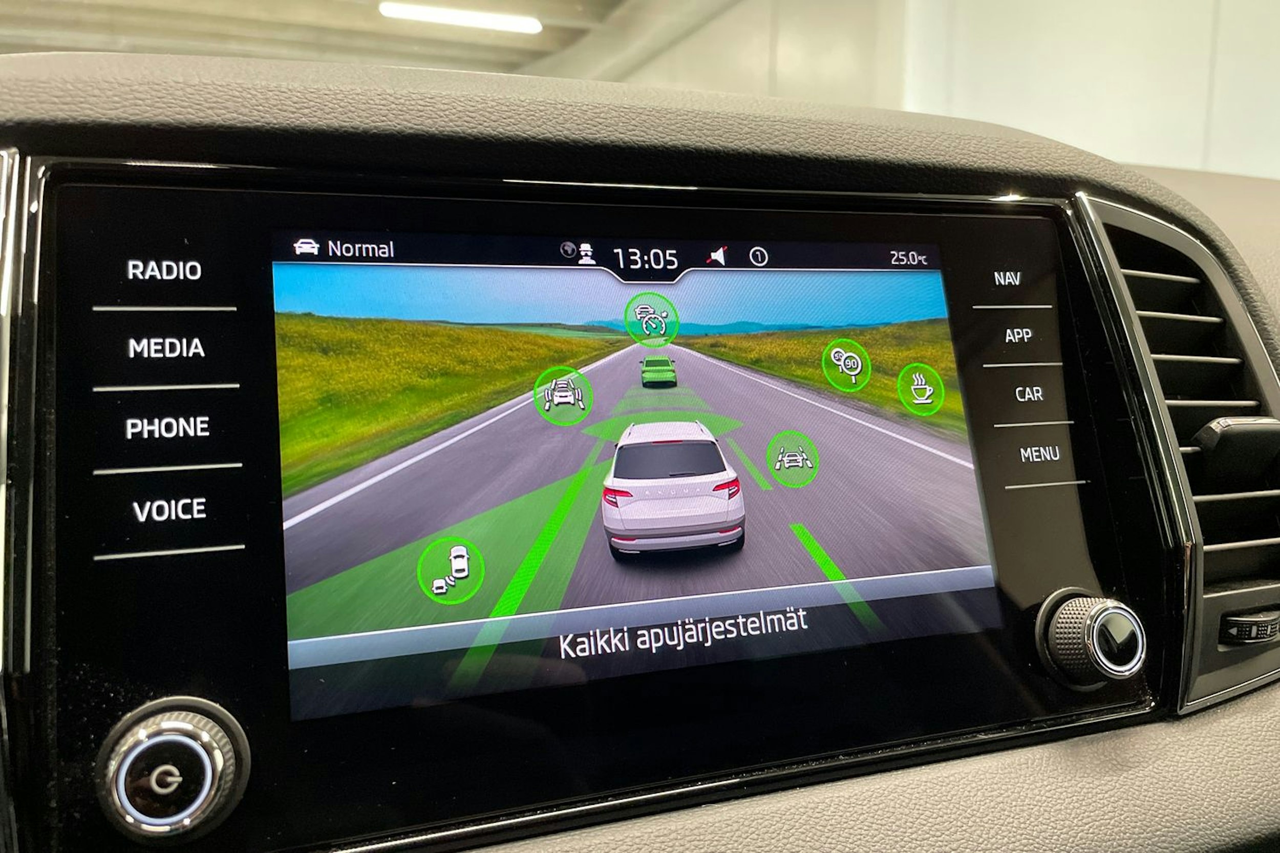 Harmaa Skoda KAROQ 2021 kuva 20.
