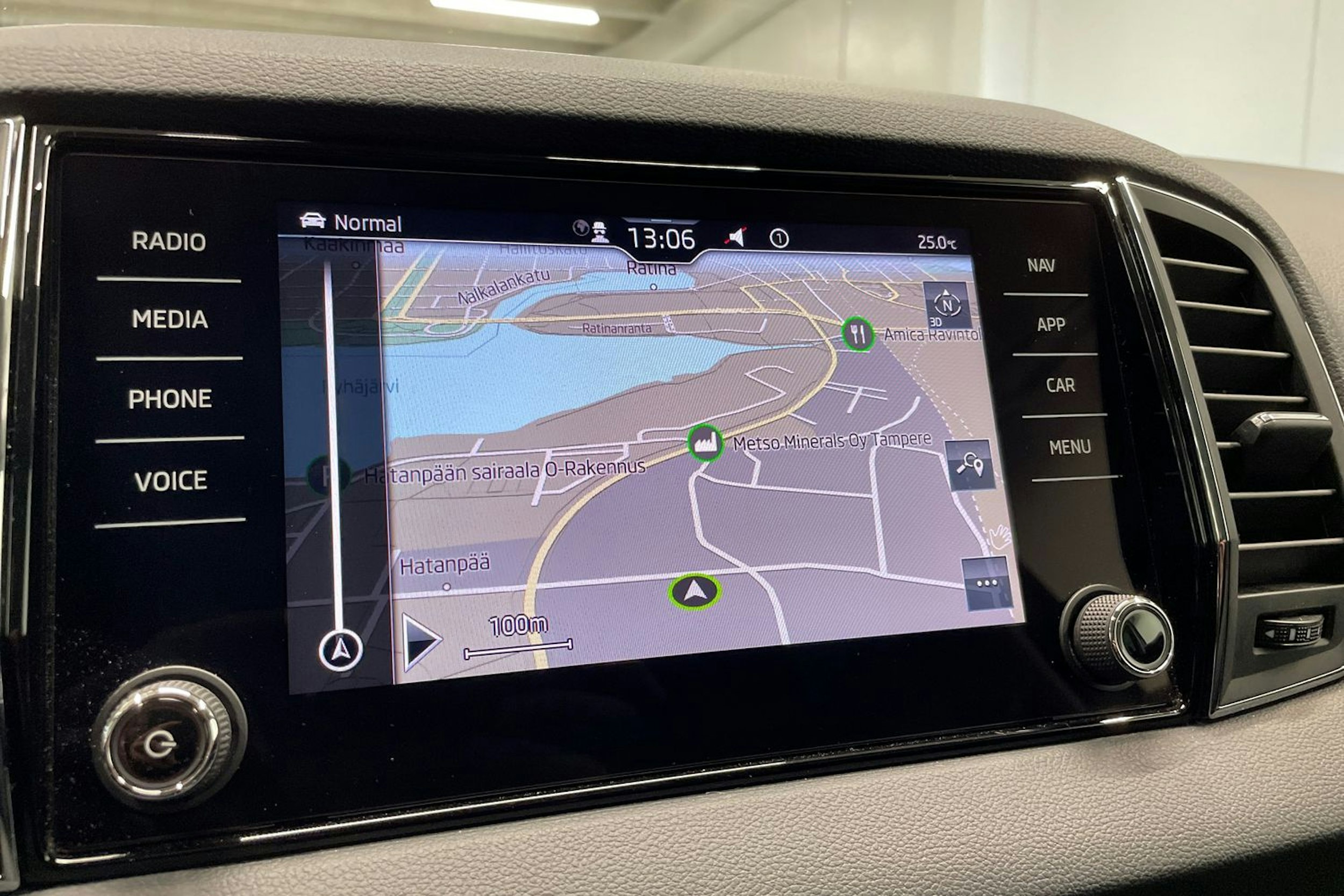 Harmaa Skoda KAROQ 2021 kuva 22.