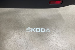 Harmaa Skoda KAROQ 2021 kuva 32.