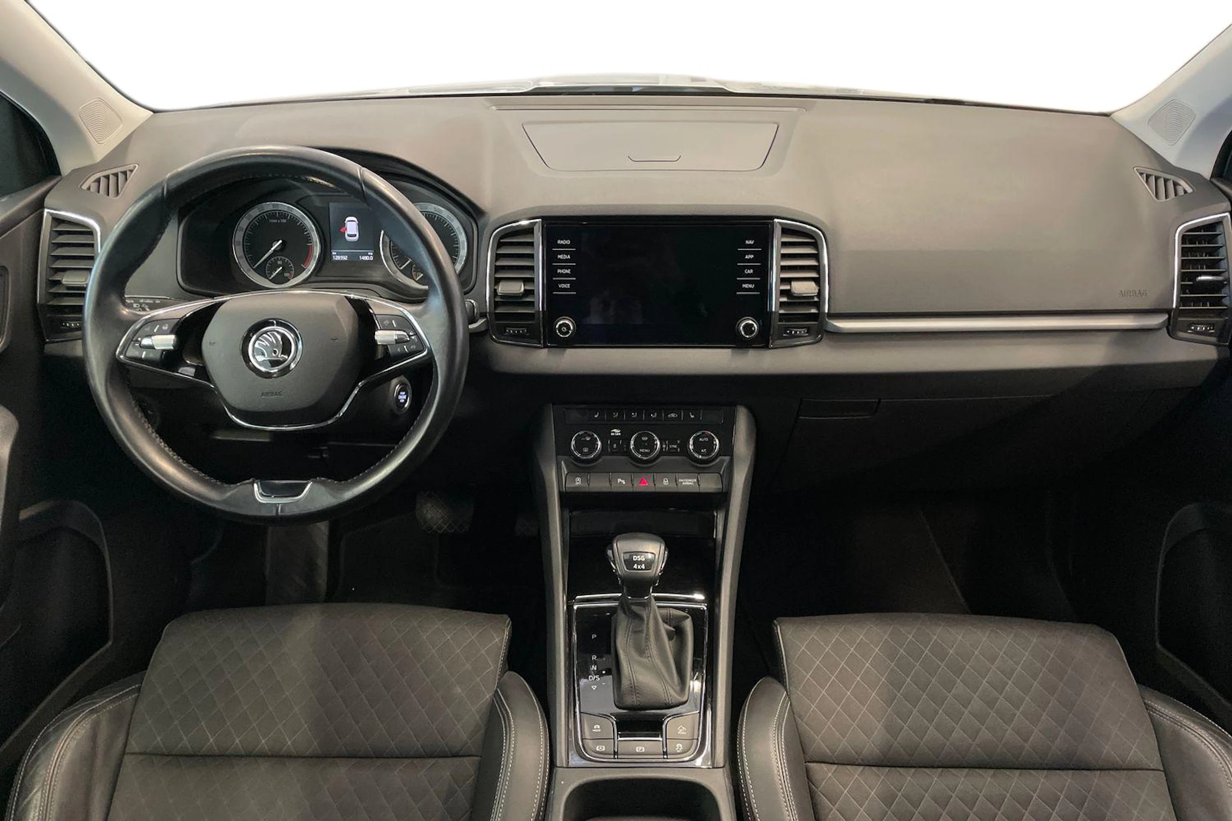 harmaa Skoda Karoq 2021 kuva 7.