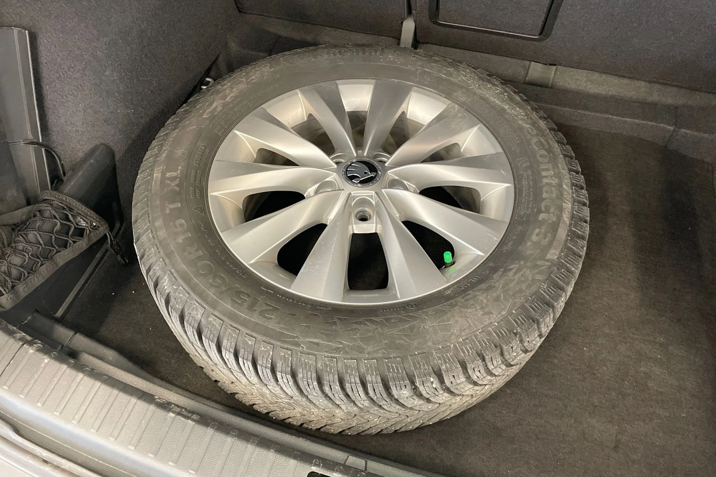 harmaa Skoda Karoq 2021 kuva 9.