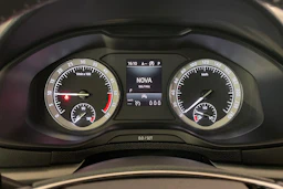 harmaa Skoda Karoq 2021 kuva 16.