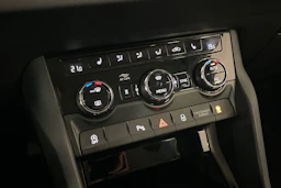 harmaa Skoda Karoq 2021 kuva 17.