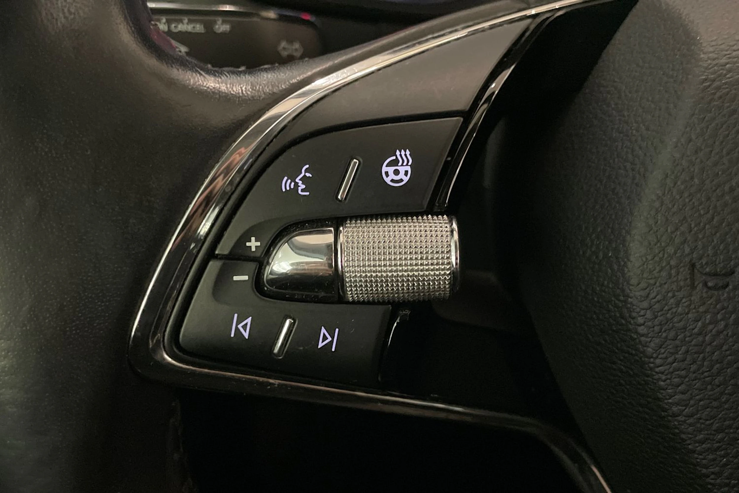 harmaa Skoda Karoq 2021 kuva 18.
