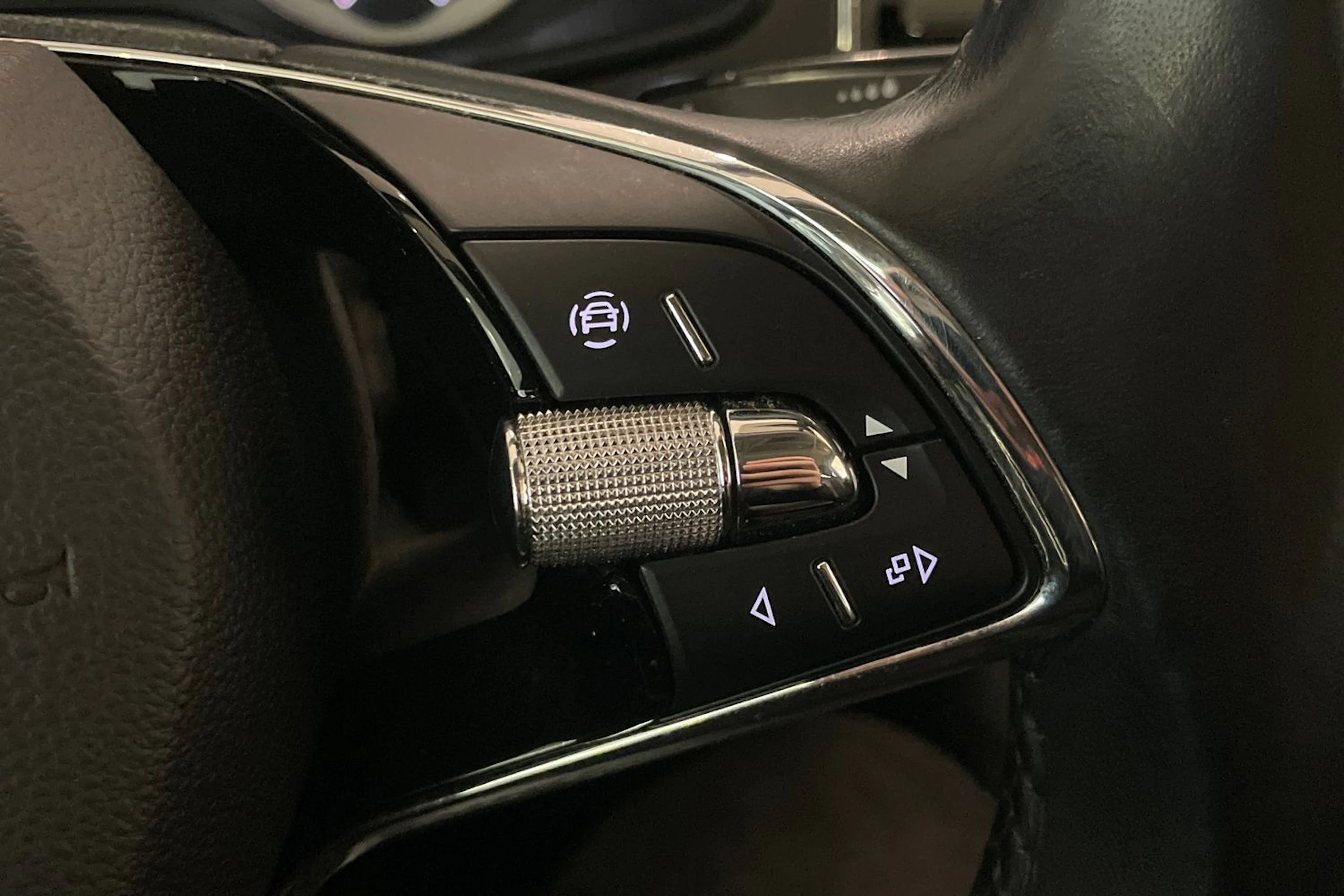 harmaa Skoda Karoq 2021 kuva 19.
