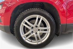 punainen Skoda Karoq 2021 kuva 11.