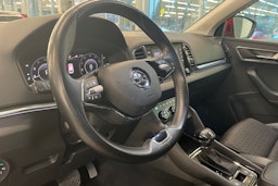 punainen Skoda Karoq 2021 kuva 16.