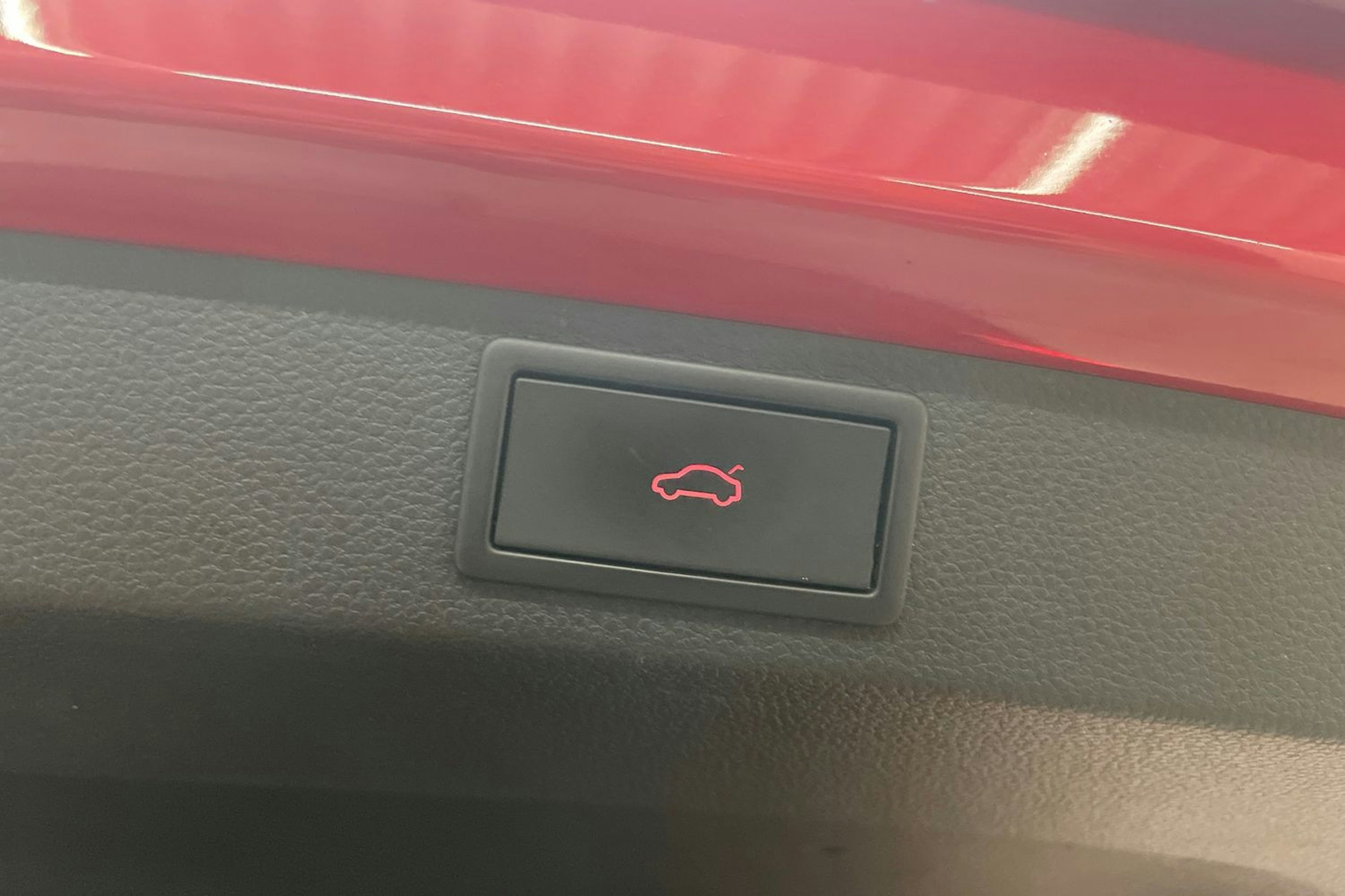 punainen Skoda Karoq 2021 kuva 20.