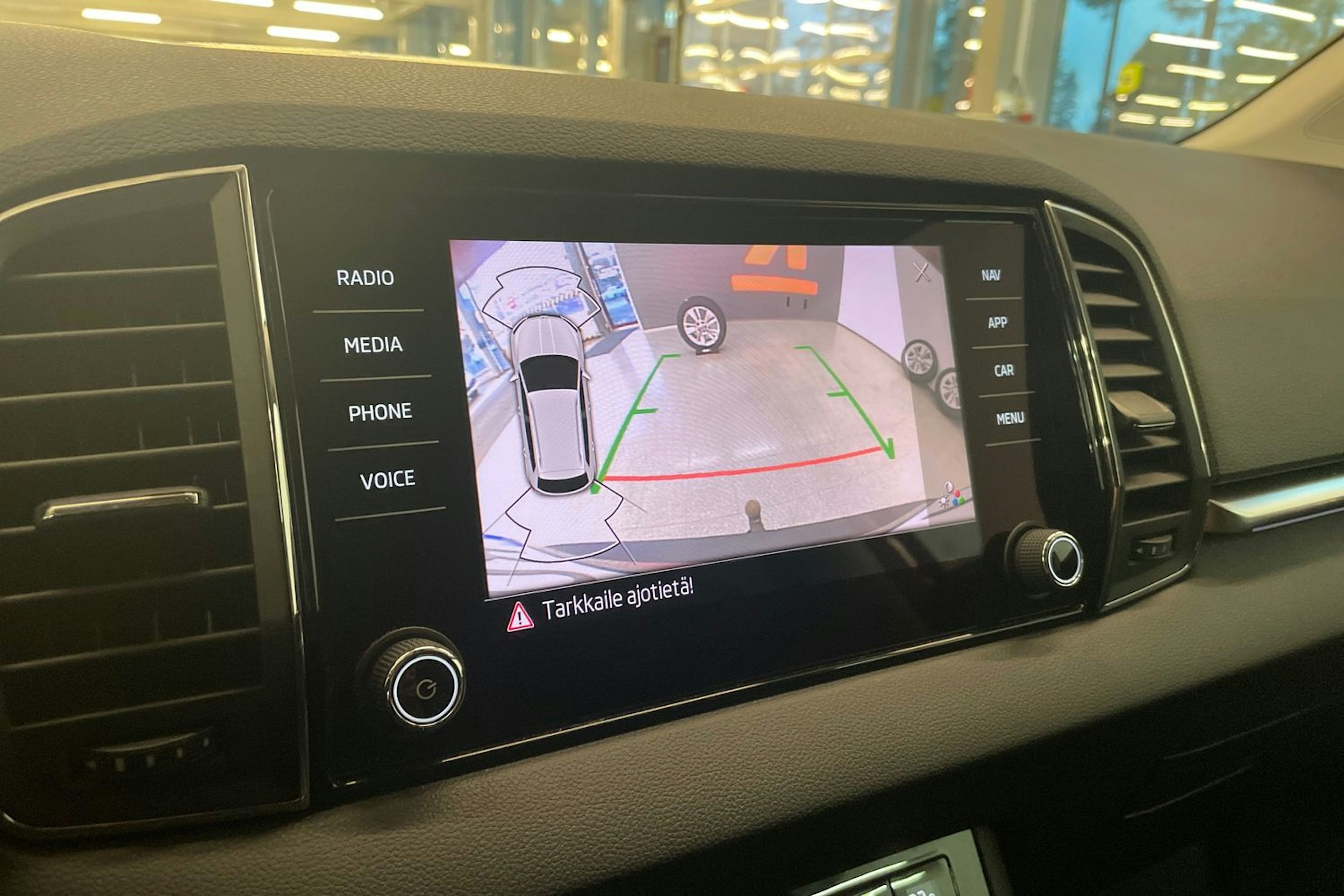 punainen Skoda Karoq 2021 kuva 21.