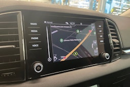 punainen Skoda Karoq 2021 kuva 23.