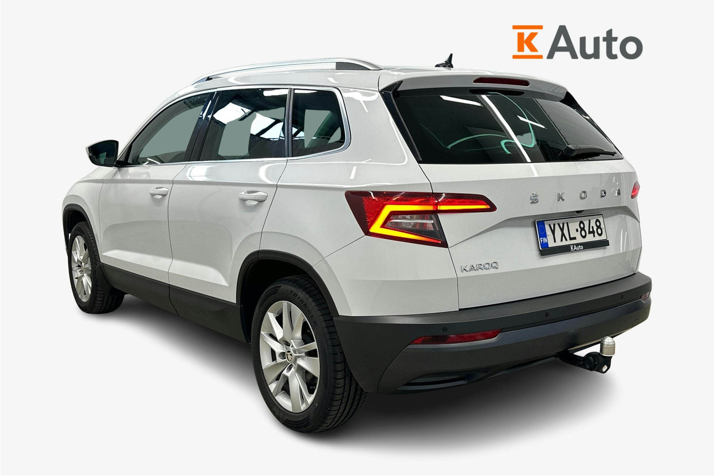 valkoinen Skoda Karoq 2021 kuva 2.