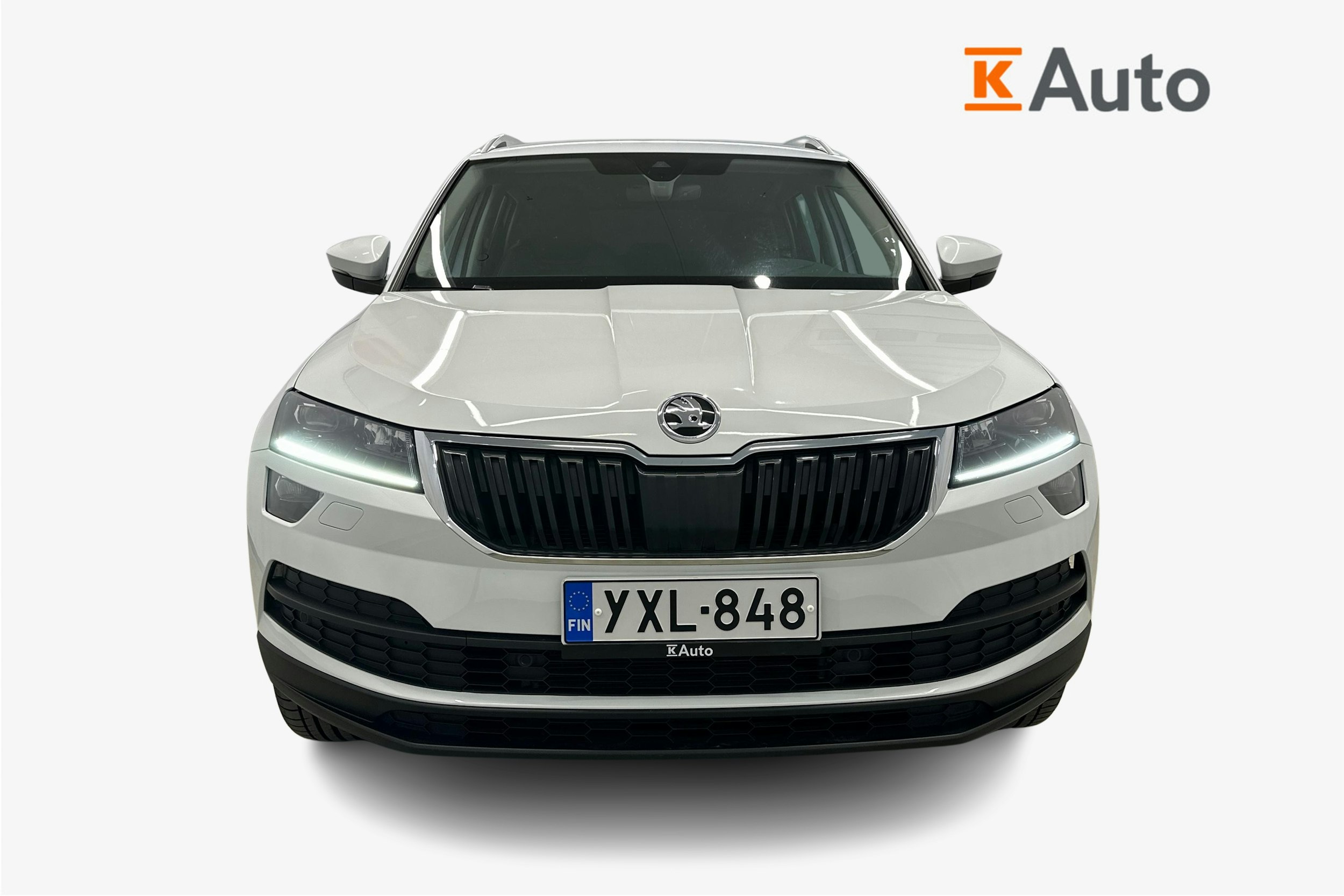 valkoinen Skoda Karoq 2021 kuva 5.