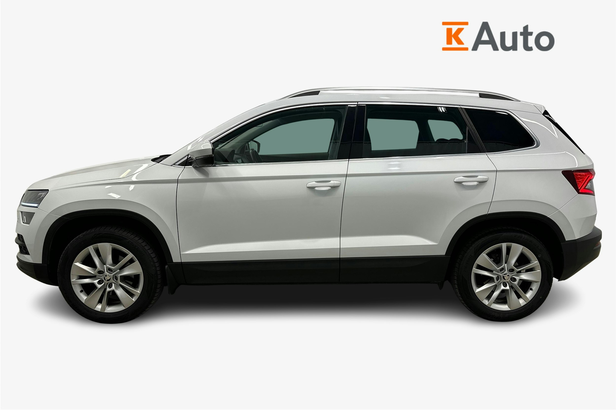 valkoinen Skoda Karoq 2021 kuva 6.