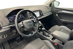 valkoinen Skoda Karoq 2021 kuva 7.