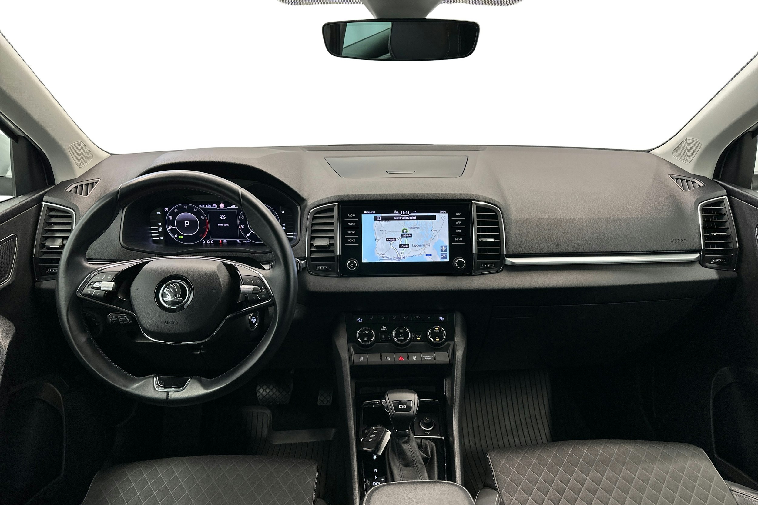 valkoinen Skoda Karoq 2021 kuva 9.